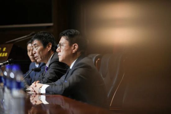 舔美女的脚丫子的视频